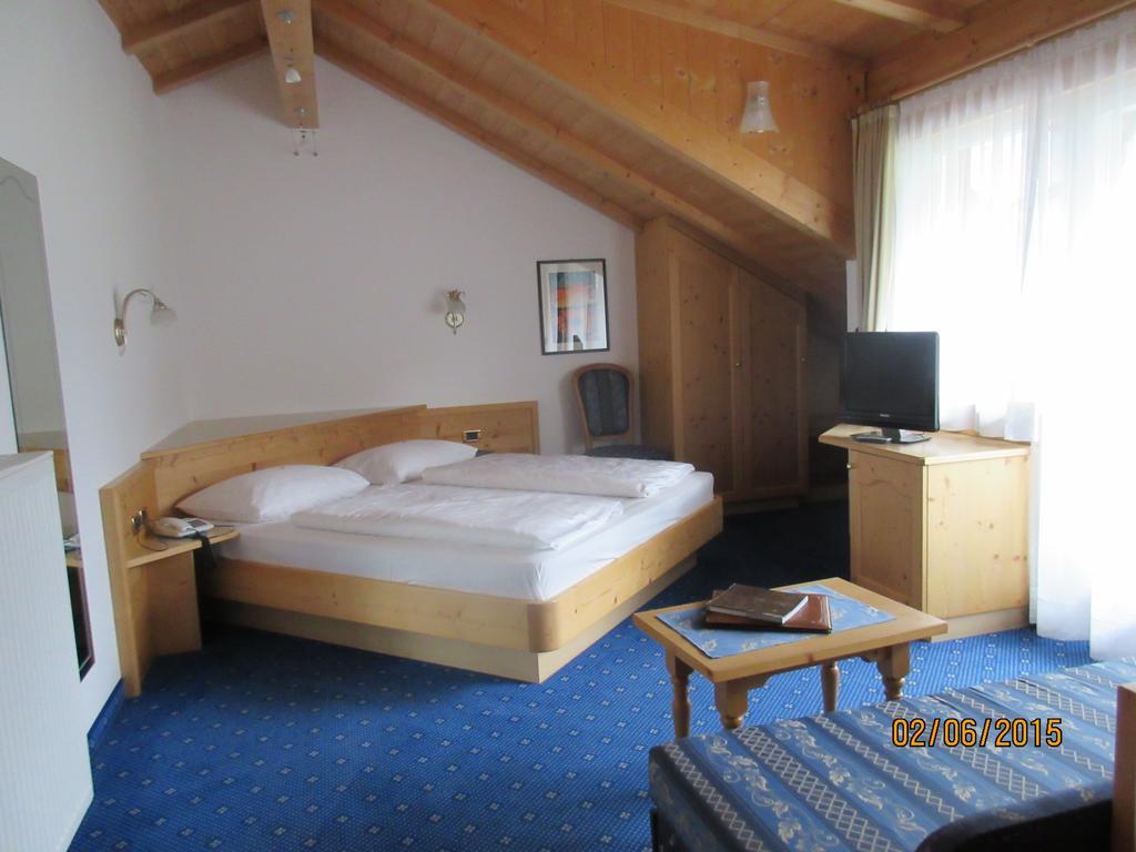 Garni La Majon Hotel Selva di Val Gardena Exterior photo
